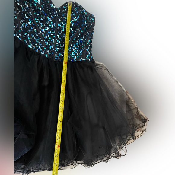 Black Sleeveless Blue Sequins Embellished Fit & Flare Dress Size 9/10 - Picture 15 of 16